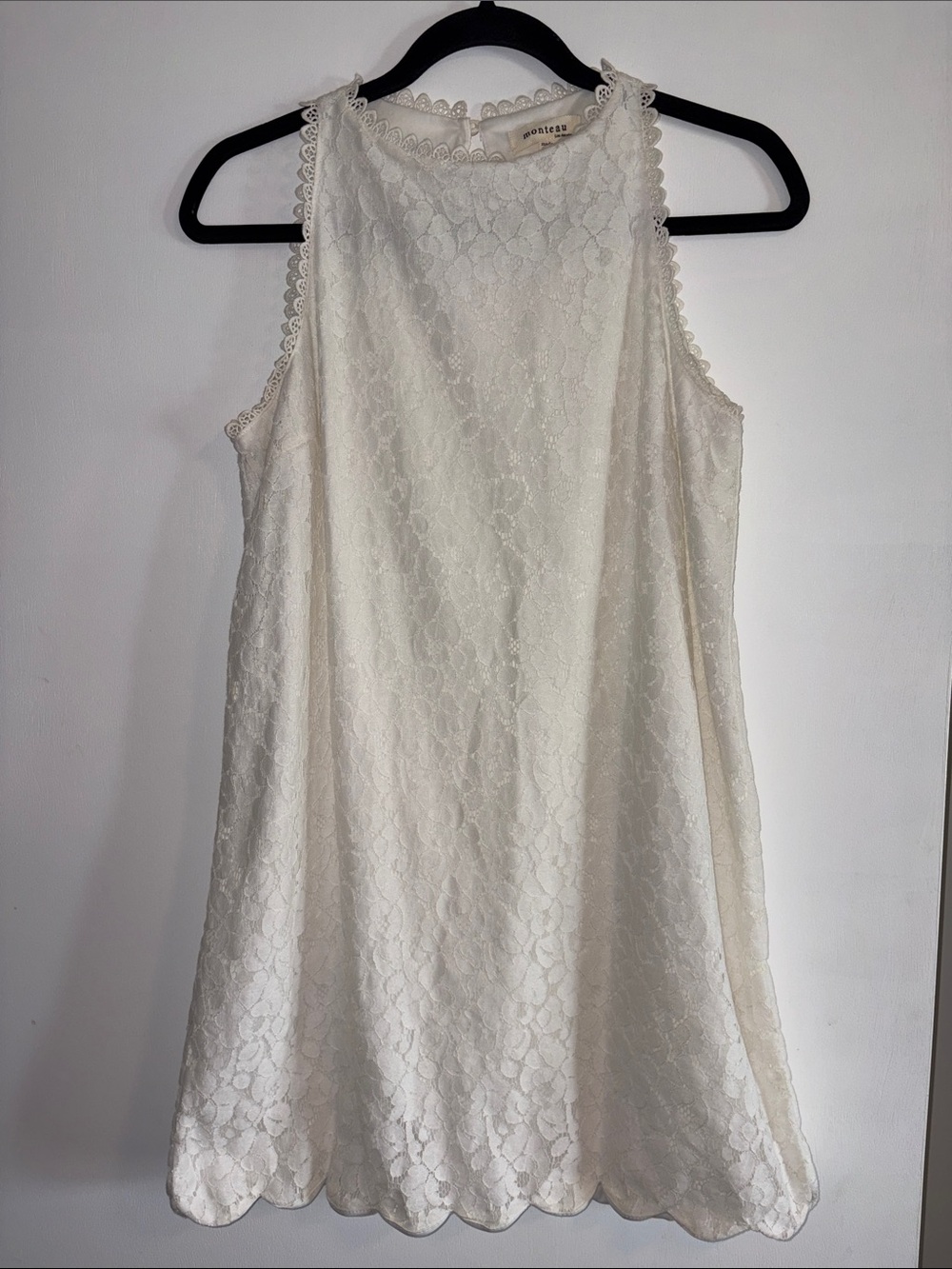 Monteau Cream Lace Sleeveless Top with Scalloped Trim